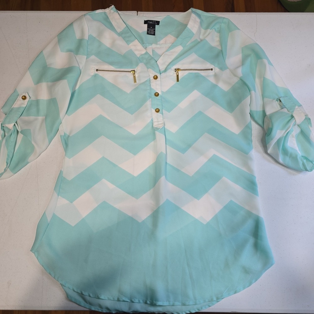 Rue 21 Women's M Aqua Blue White Chevron 3/4 Sleeve Blouse Top Casual V-Neck Y2K